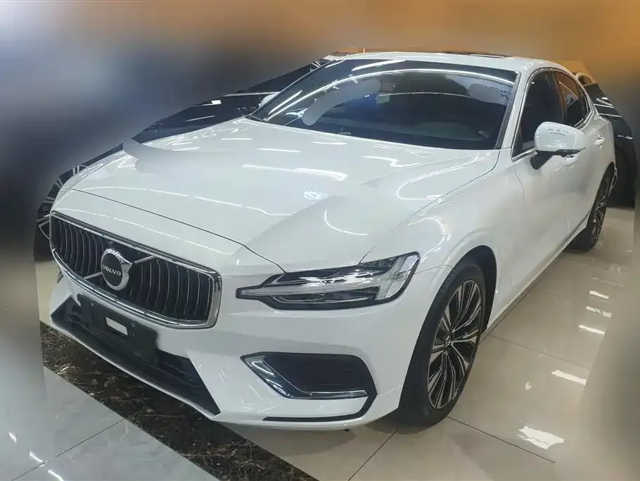 Volvo S60 — фото 1