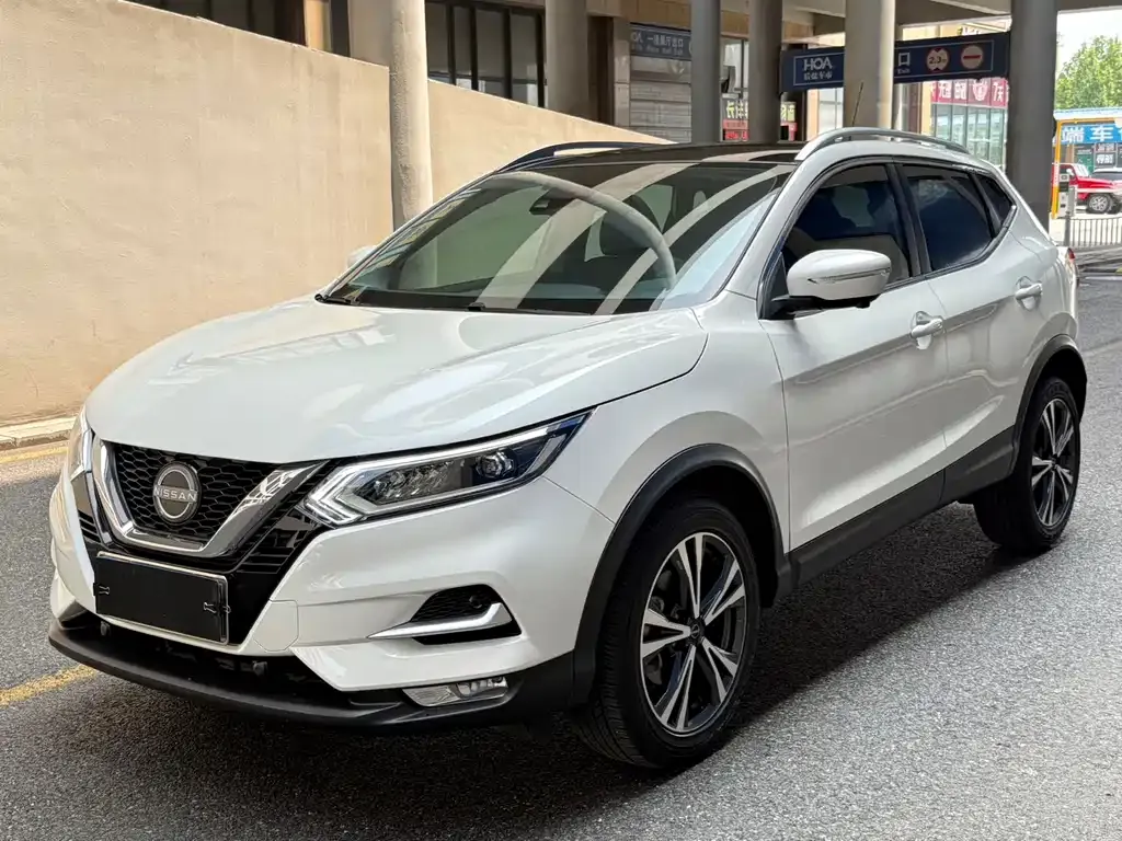 Nissan Qashqai — фото 1