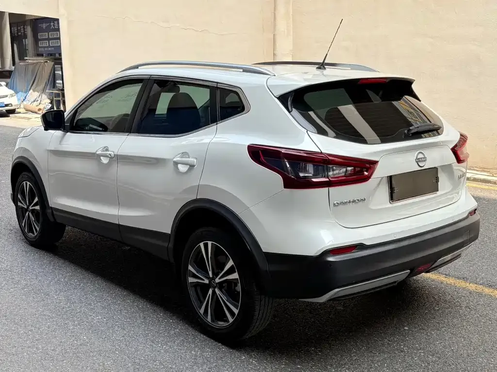 Nissan Qashqai — фото 7