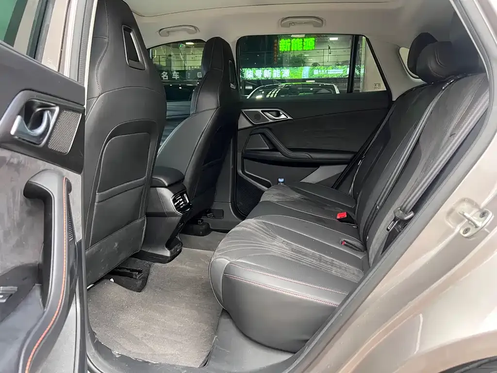 Roewe D5X DMH 2025 из CN, фото 5