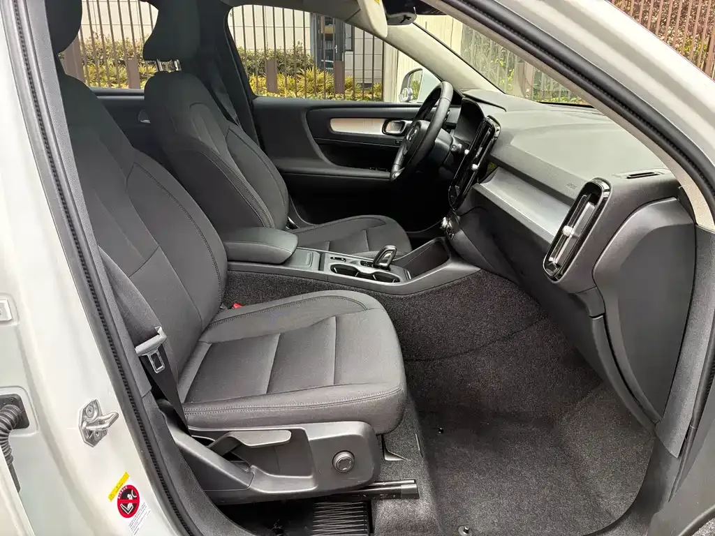 Volvo XC40 2021 из CN, фото 3
