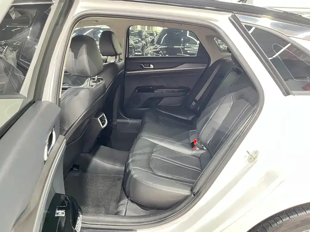 Kia K5 2023 из CN, фото 4