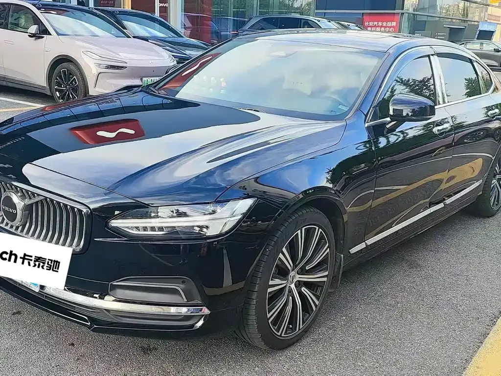 Volvo S90 — фото 1