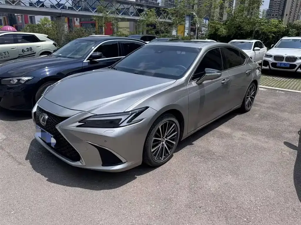 Lexus ES — фото 1