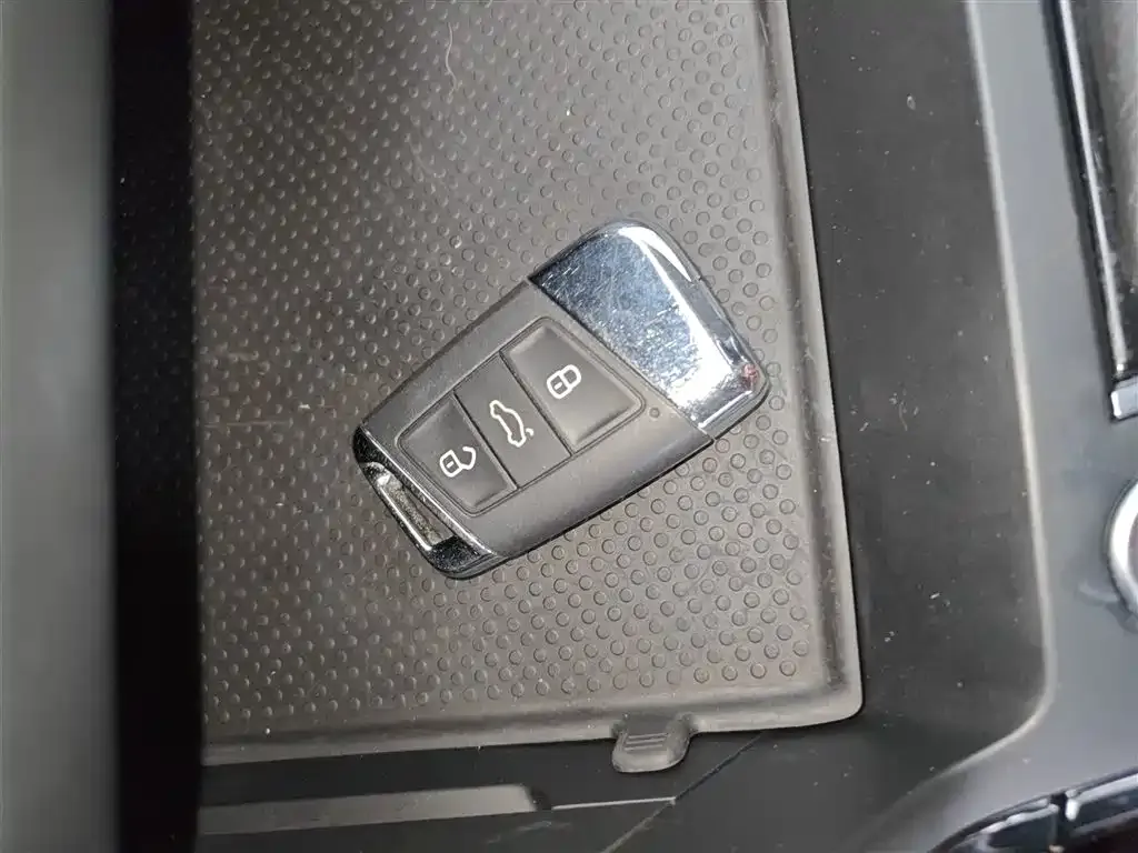 Volkswagen Passat 2023 из CN, фото 2