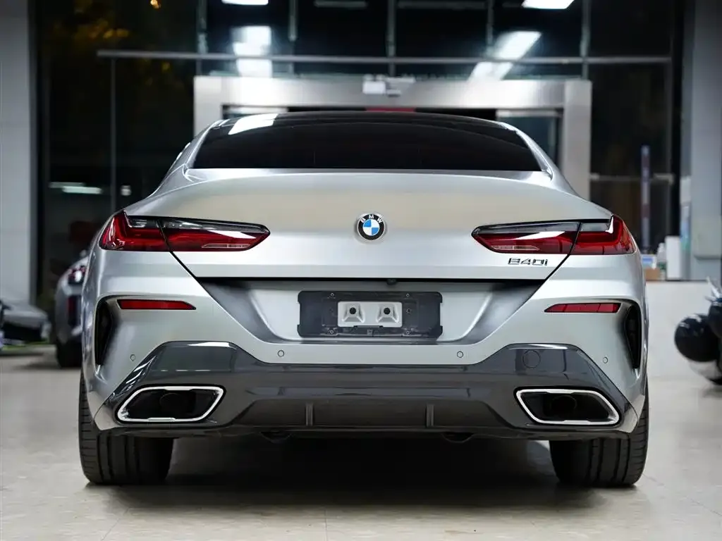 BMW 8 Series — фото 6