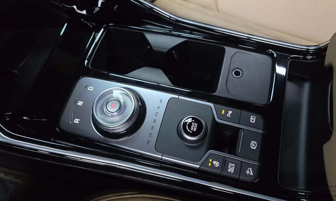 Kia Sorento — фото 7