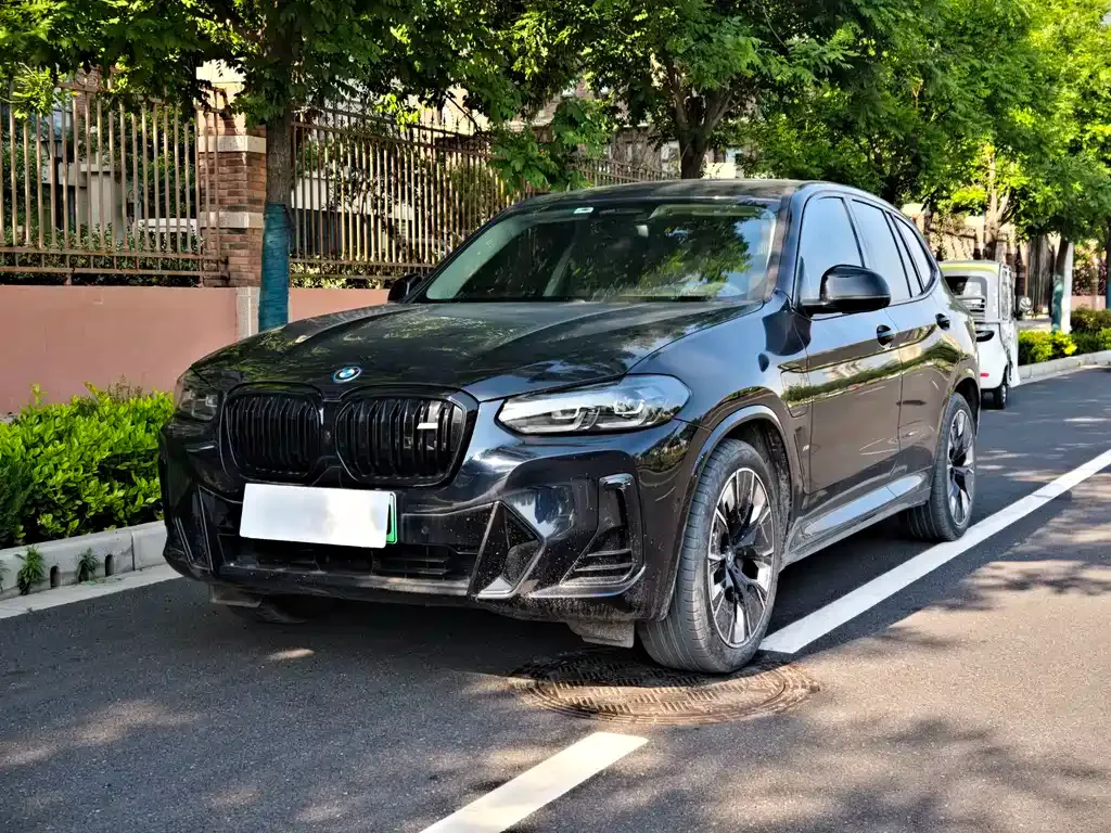 BMW iX3 — фото 1