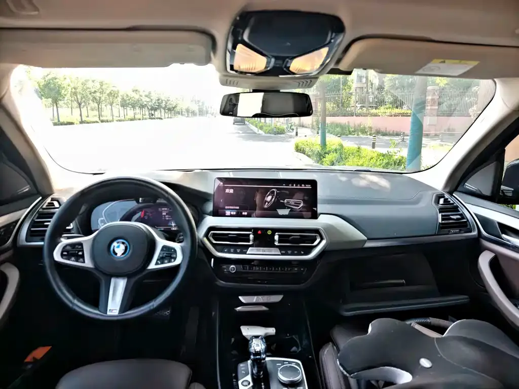 BMW iX3 — фото 2