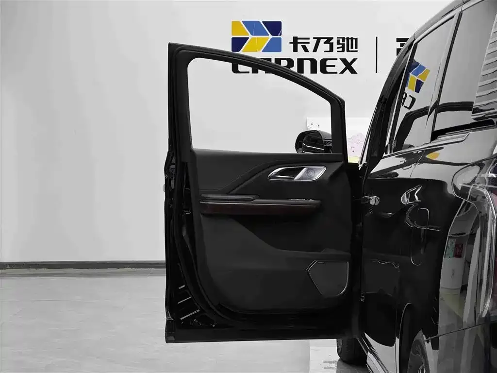Hongqi HQ9 PHEV 2024 из CN, фото 2
