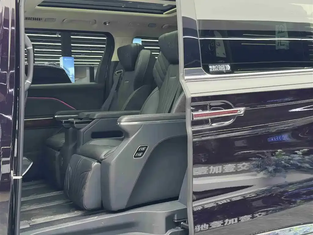 Hongqi HQ9 PHEV 2024 из CN, фото 6