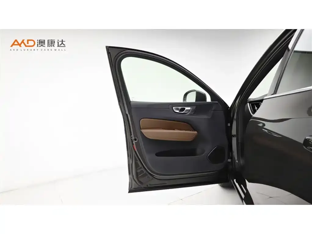 Volvo XC60 PHEV 2023 из CN, фото 5