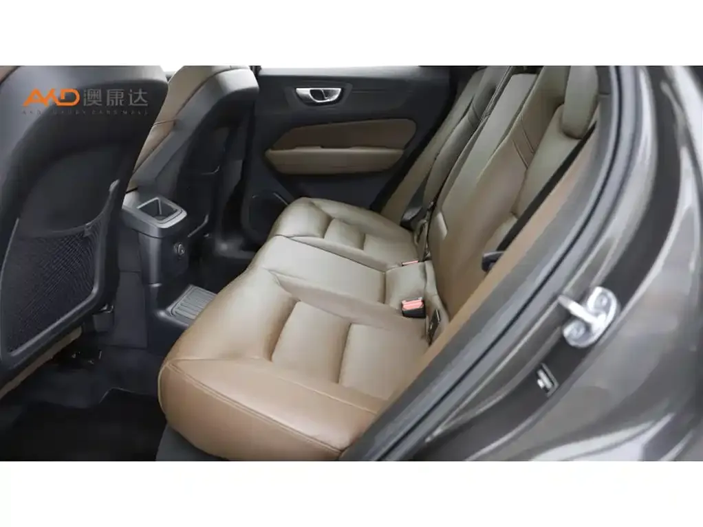 Volvo XC60 PHEV 2023 из CN, фото 2