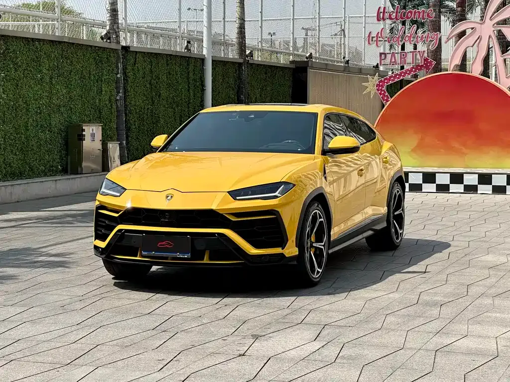 Lamborghini Urus — фото 1