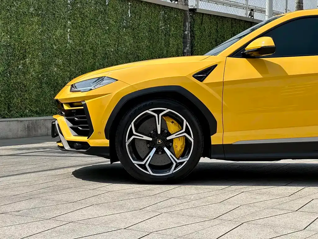 Lamborghini Urus — фото 10