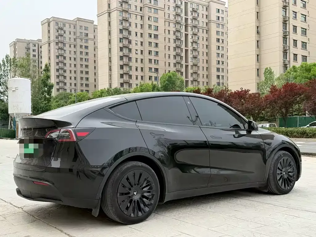 Tesla Model Y — фото 9