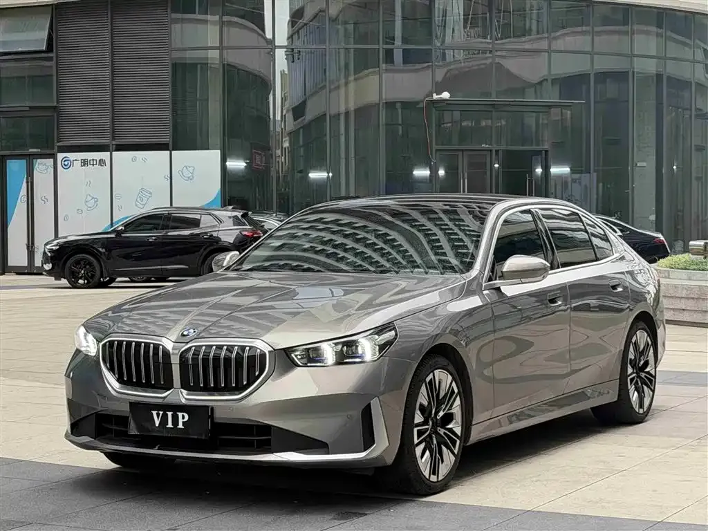 BMW 5 Series — фото 1