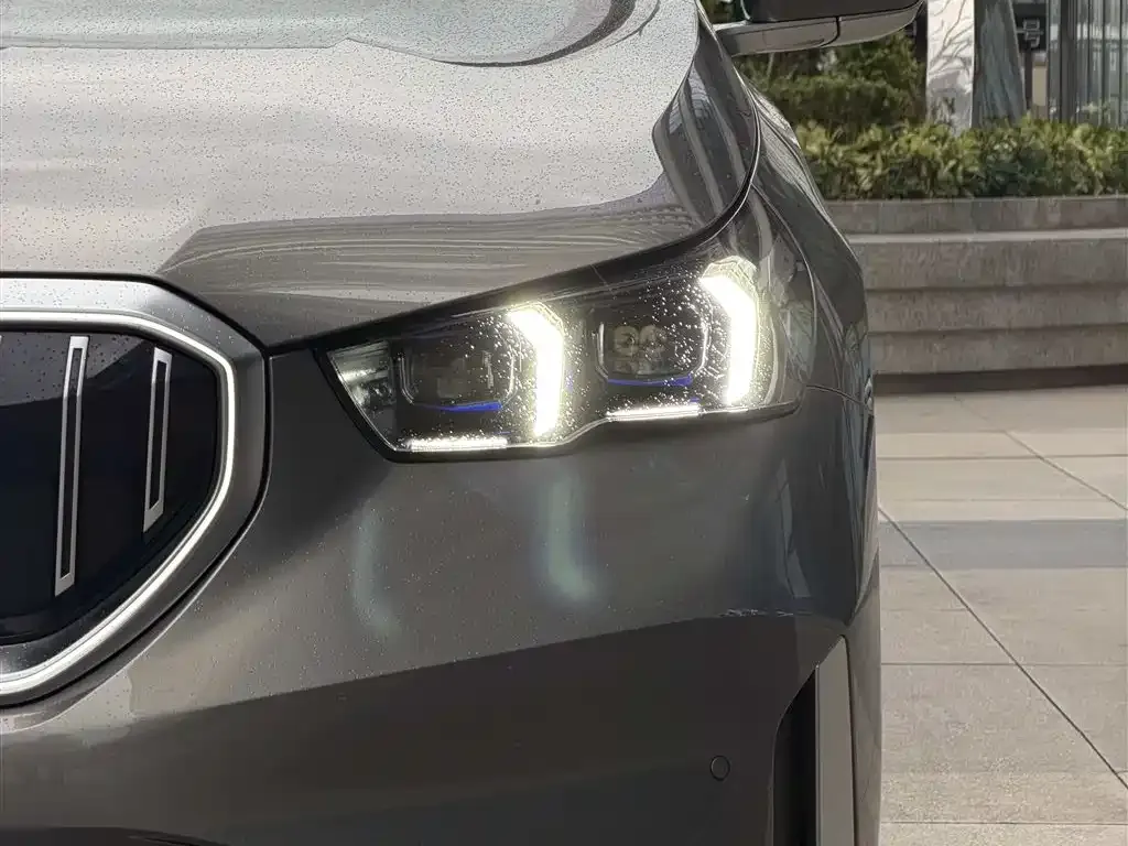 BMW 5 Series — фото 2