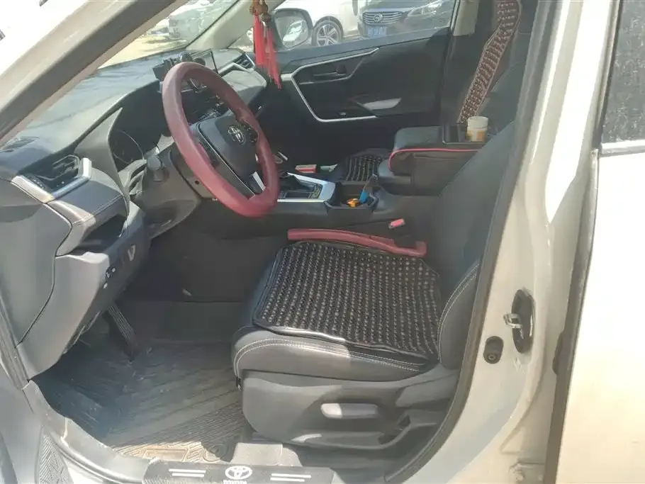 Toyota RAV4 2025 из CN, фото 2