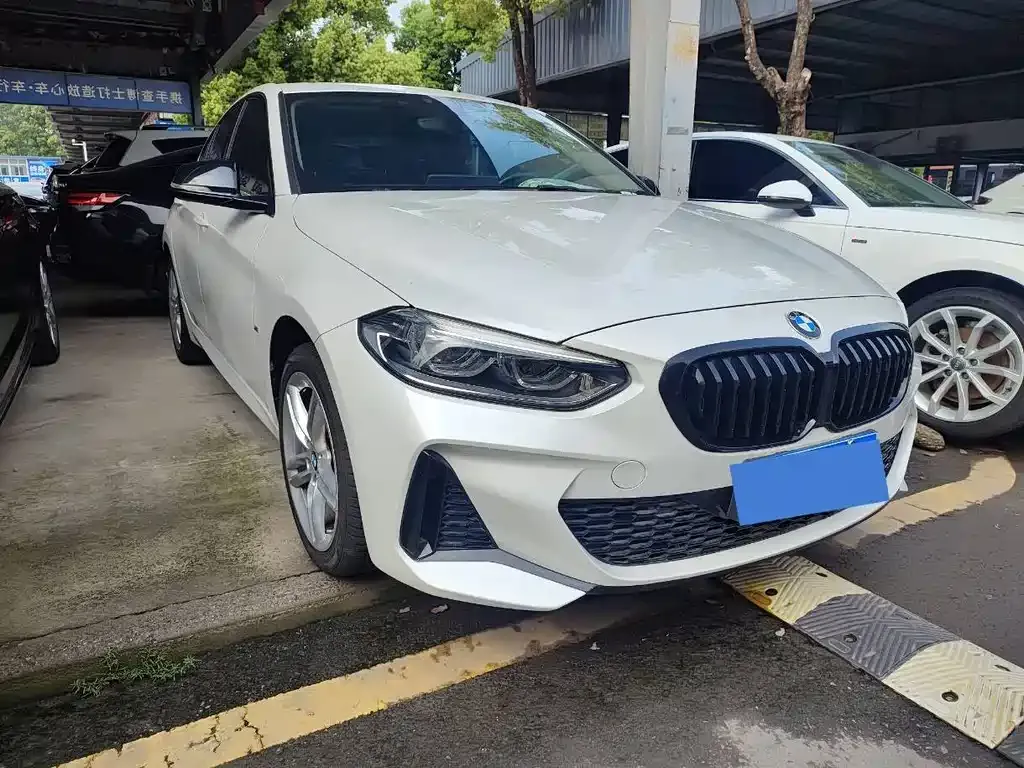 BMW 1 Series 2022 из CN, фото 1