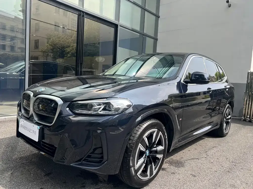 BMW iX3 — фото 1