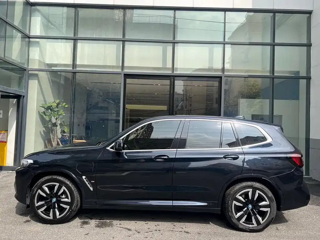 BMW iX3 — фото 2