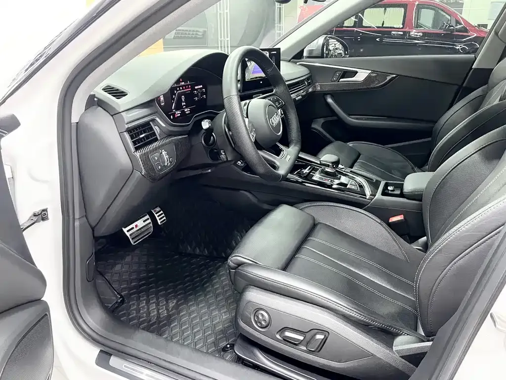 Audi A4L 2023 из CN, фото 10