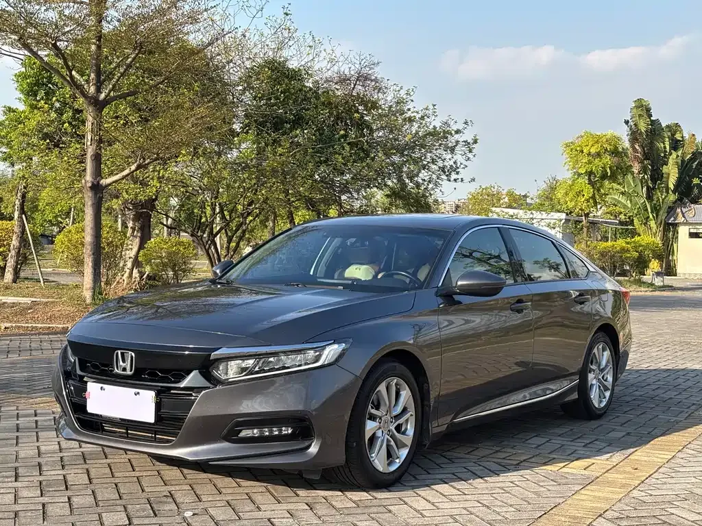 Honda Accord — фото 1