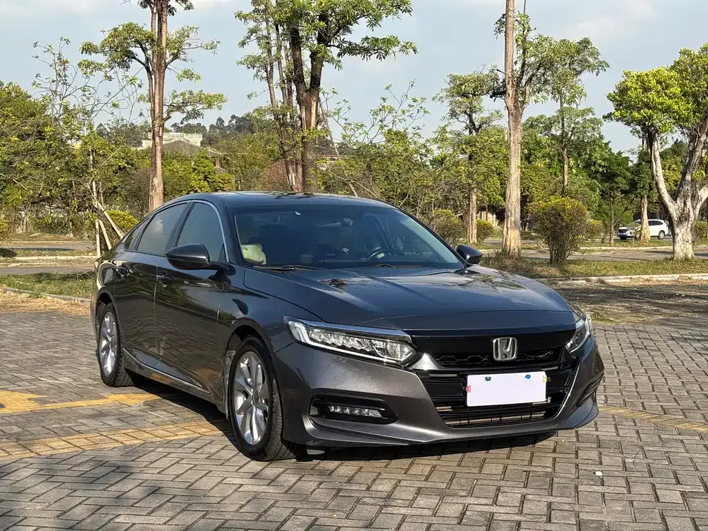 Honda Accord — фото 10