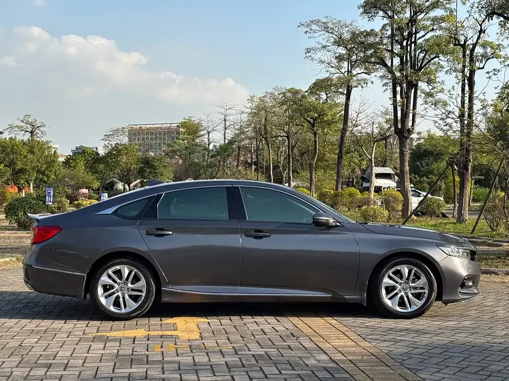 Honda Accord — фото 7