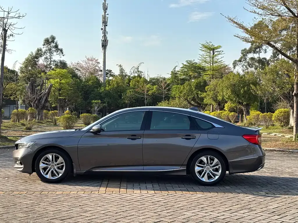 Honda Accord — фото 8