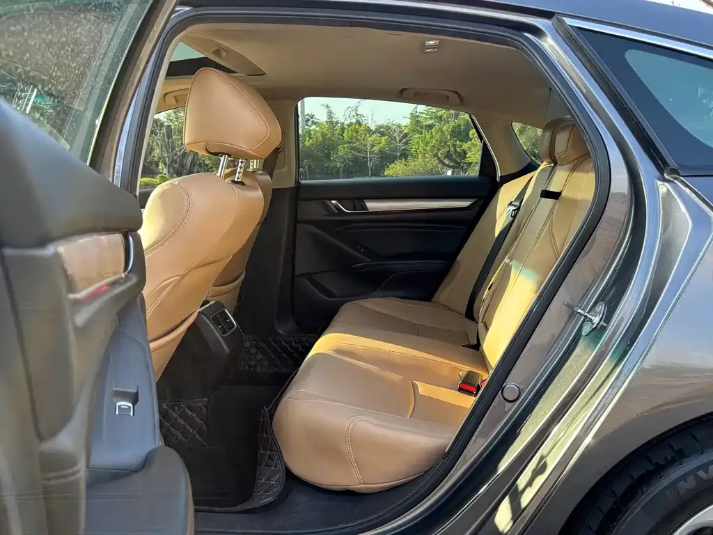 Honda Accord — фото 6