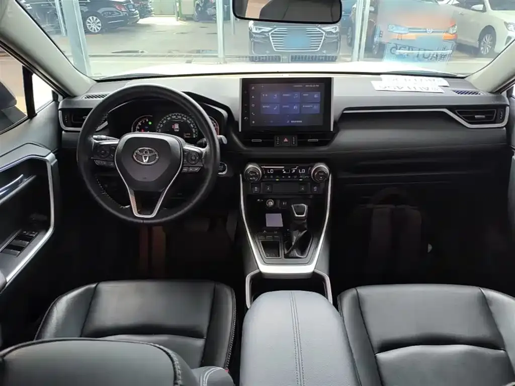 Toyota RAV4 — фото 9