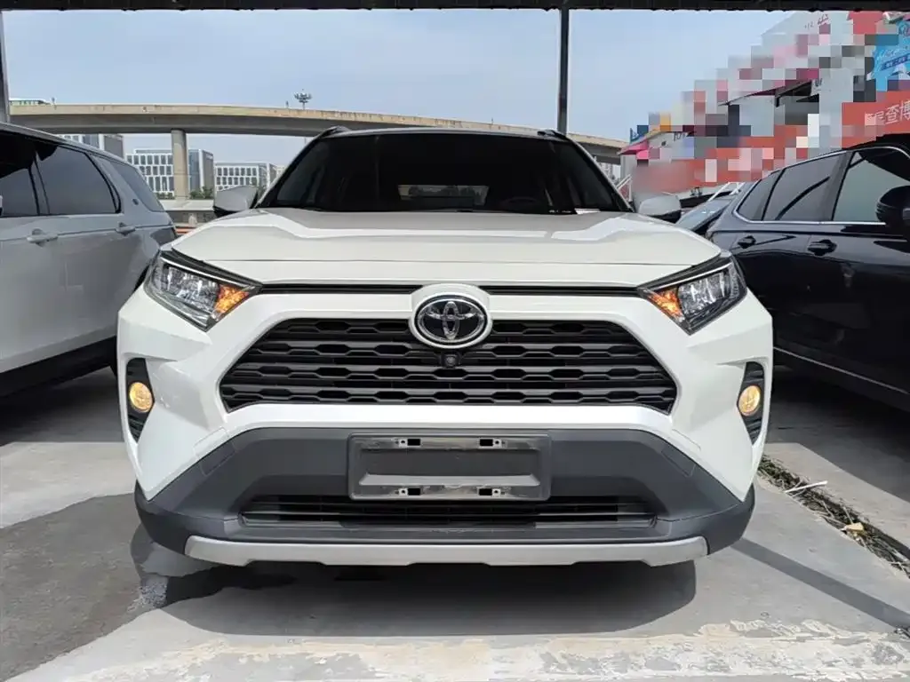 Toyota RAV4 — фото 10