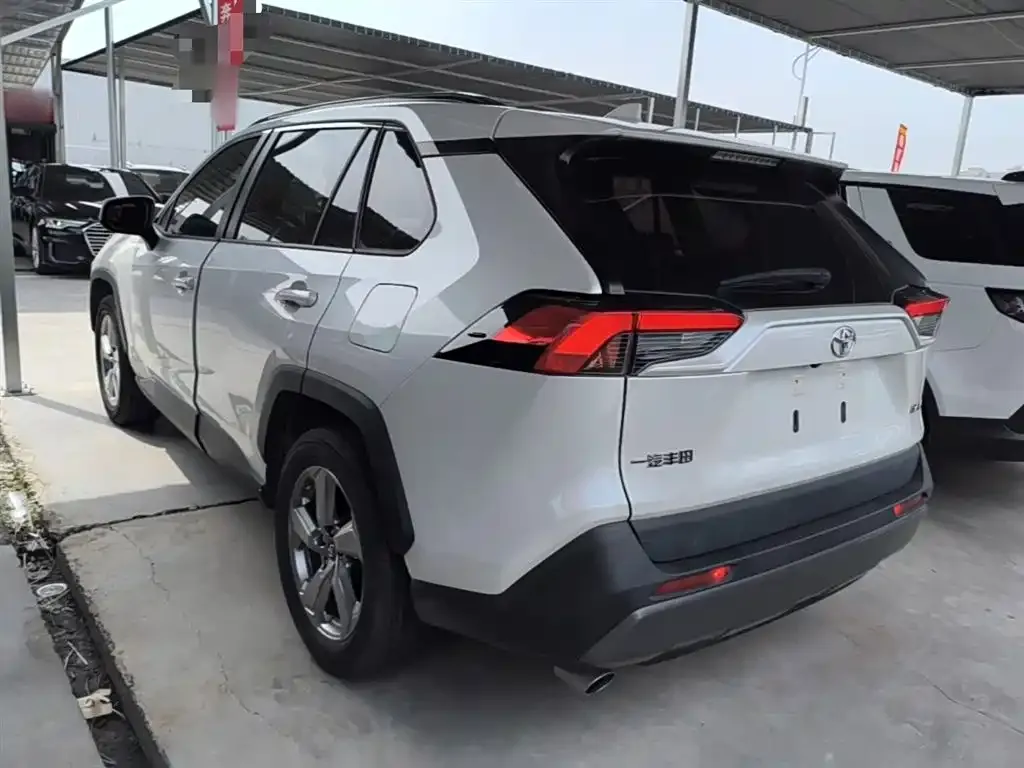 Toyota RAV4 — фото 5