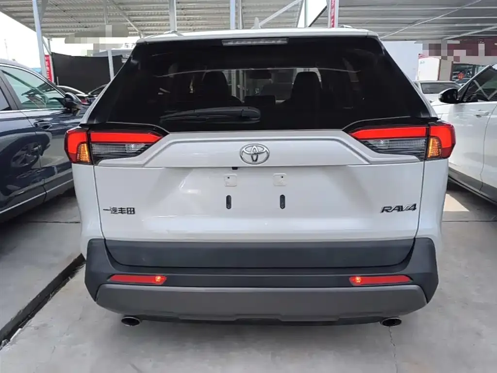 Toyota RAV4 — фото 2