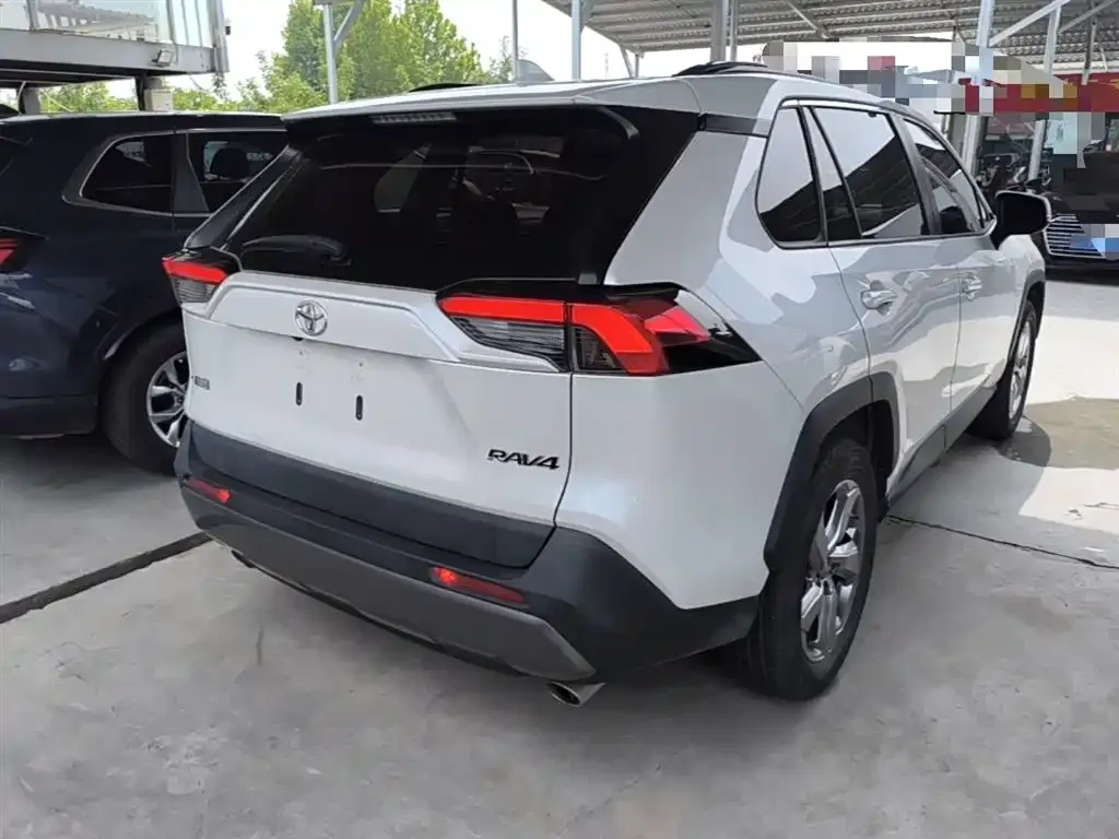 Toyota RAV4 — фото 6