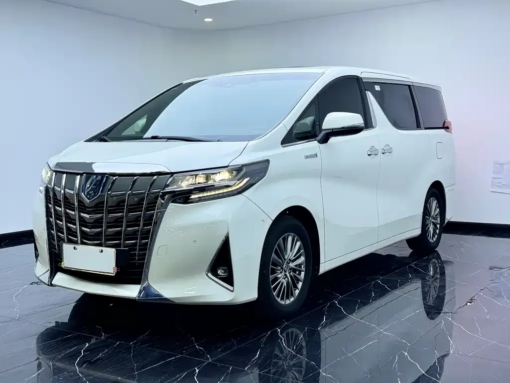Toyota Alphard — фото 1