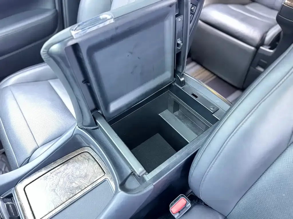 Toyota Alphard — фото 8