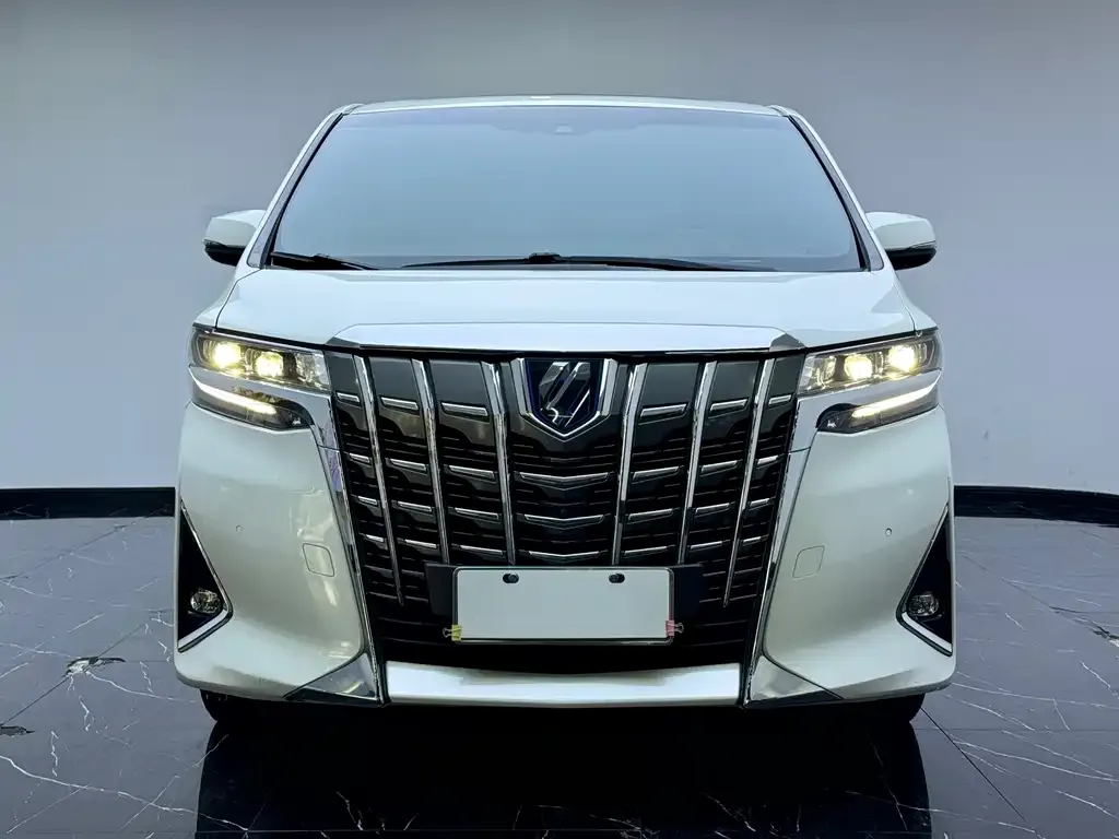 Toyota Alphard — фото 3