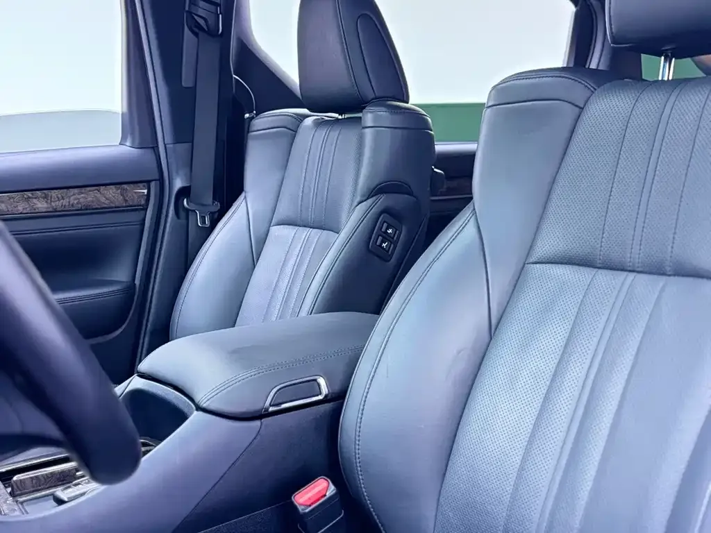 Toyota Alphard — фото 9