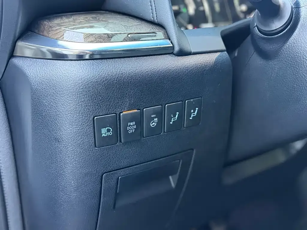 Toyota Alphard — фото 6
