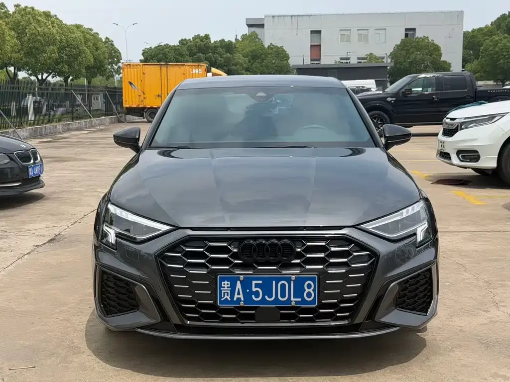 Audi A3 — фото 1