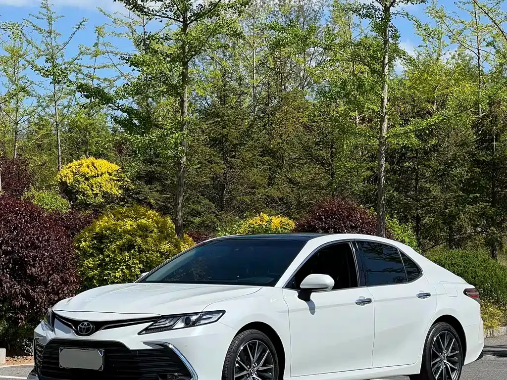 Toyota Camry — фото 7