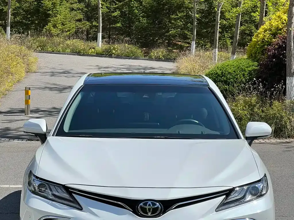 Toyota Camry — фото 5