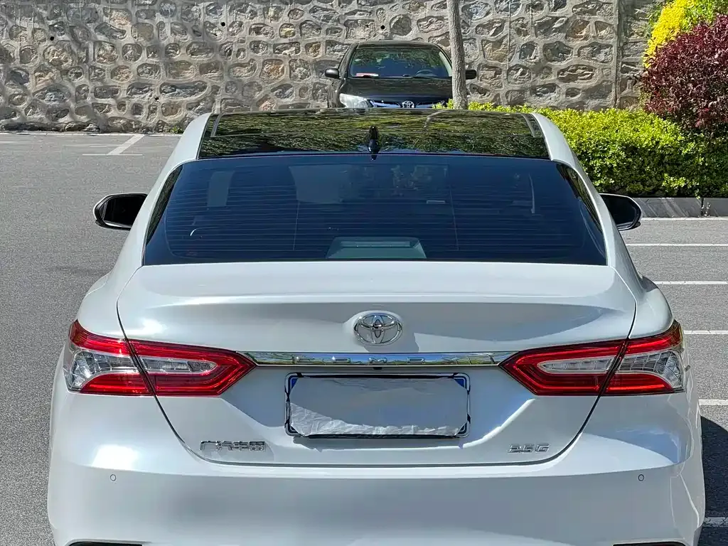 Toyota Camry — фото 4
