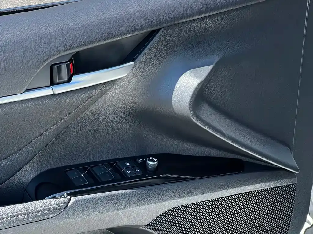 Toyota Camry — фото 6