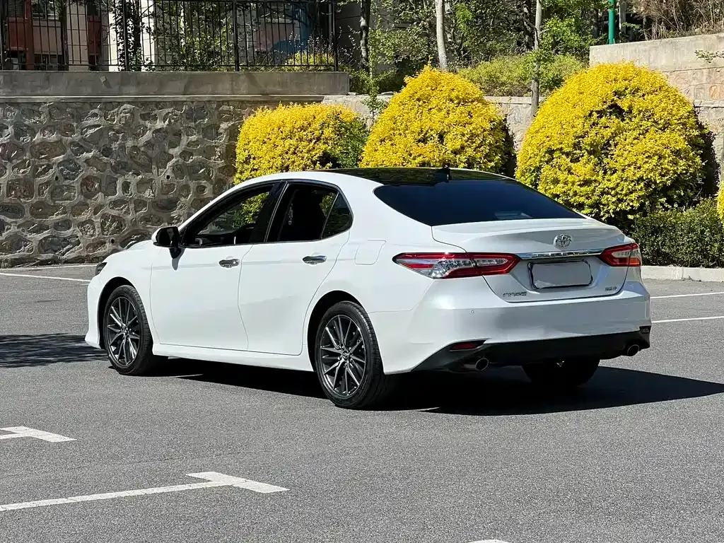 Toyota Camry — фото 3