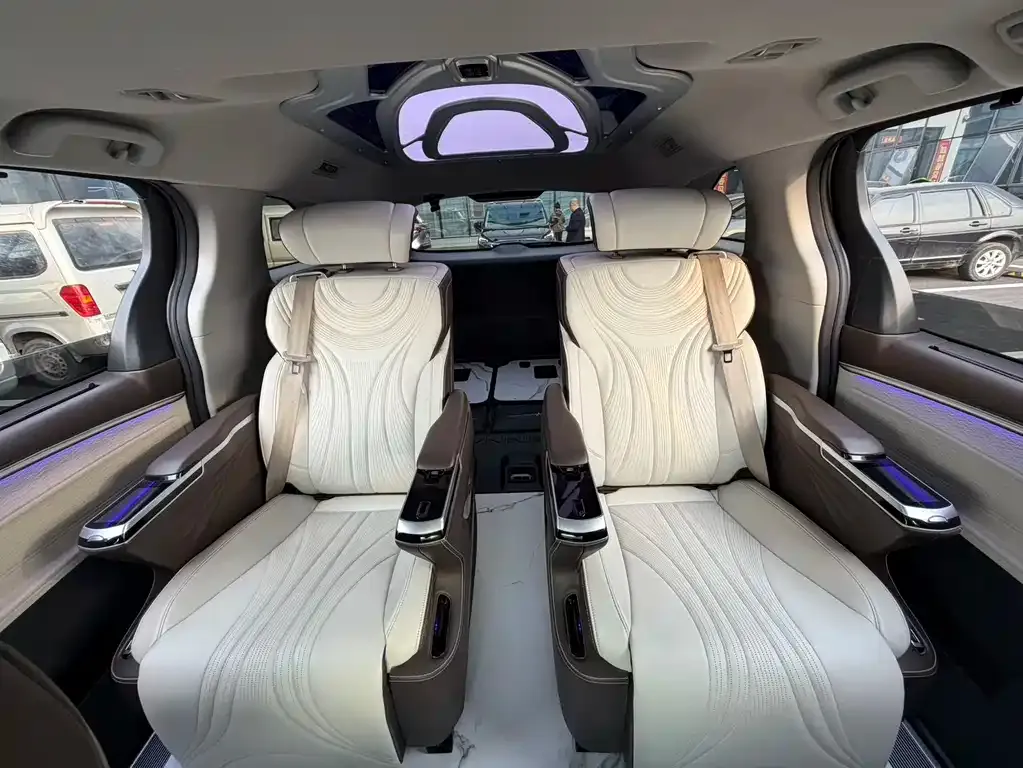 Toyota Sienna — фото 3