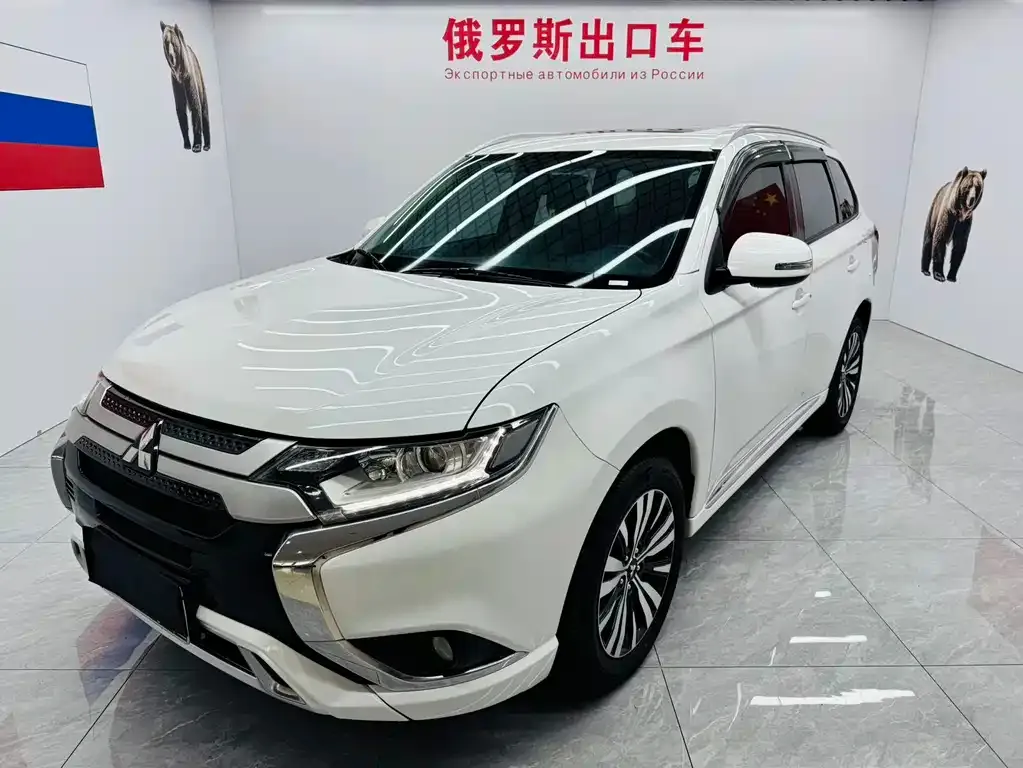 Mitsubishi Outlander — фото 1